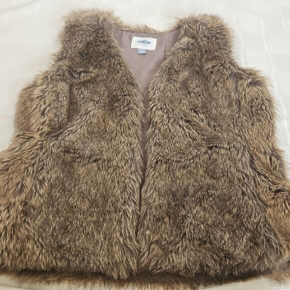 Old Navy Faux Fur Vest - Picture 16 of 16